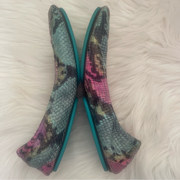 Electric Snake Tieks Flats Size 9 - Picture 4 of 10
